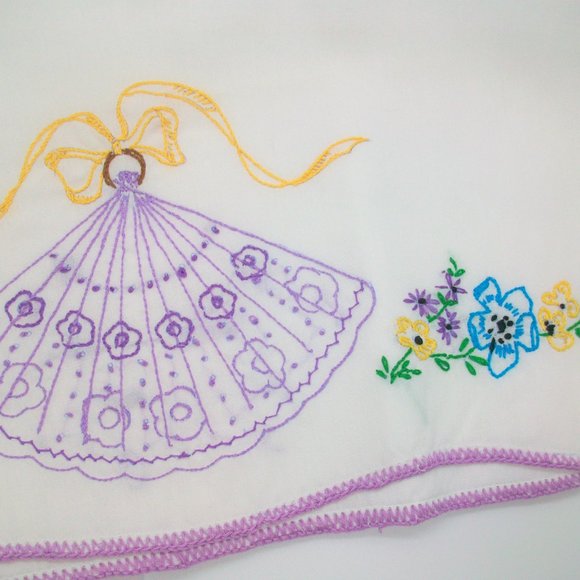 Vintage Set Embroidered Fans Flower Bouquets Pillowcases - Picture 5 of 7